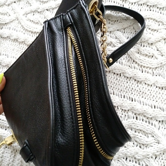 Black Purse w/ Side zipper detail - Picture 8 of 8